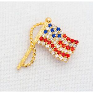 Vintage Majestic American Flag Brooch - T9